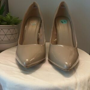 WILD DIVA Beige Pumps